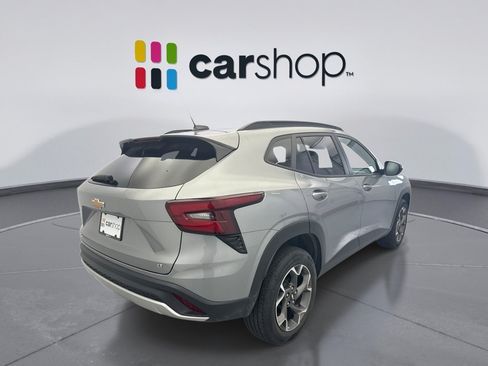 Used 2024 Chevrolet Trax LT w/ Driver Confidence Package FWD image 5