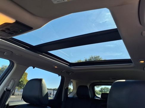 Used 2023 Nissan Rogue SL w/ SL Premium Package image 11