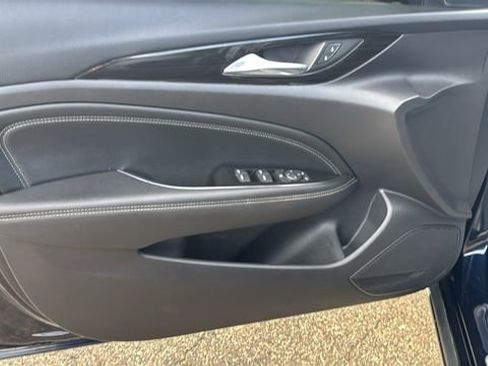 Used 2018 Buick Regal Essence FWD image 10