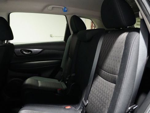 Used 2020 Nissan Rogue SV image 17