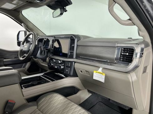 Used 2025 Ford F350 Platinum w/ Platinum Plus Package image 12