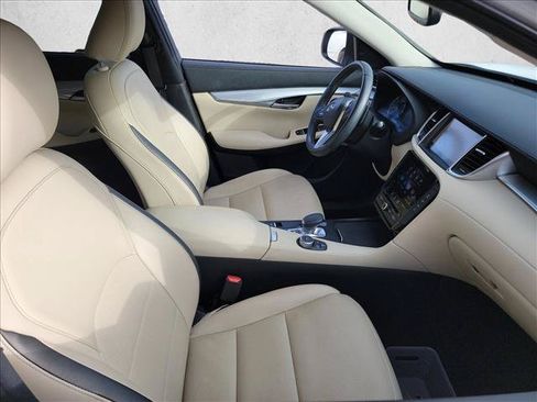 Used 2019 INFINITI QX50 Essential FWD image 12