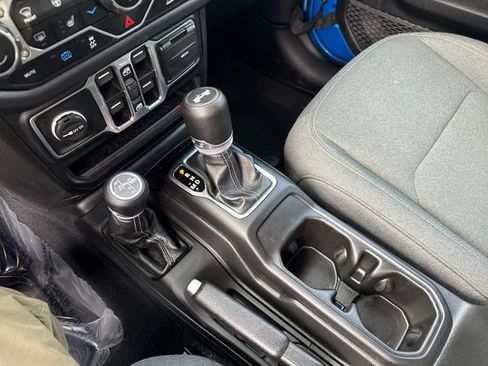 Used 2024 Jeep Wrangler Unlimited Sahara AWD/4WD image 25