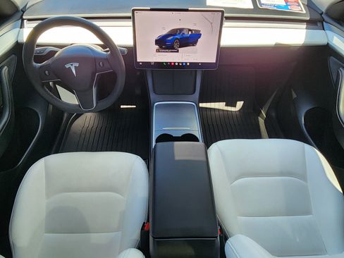 Used 2025 Tesla Model Y Long Range AWD/4WD image 16