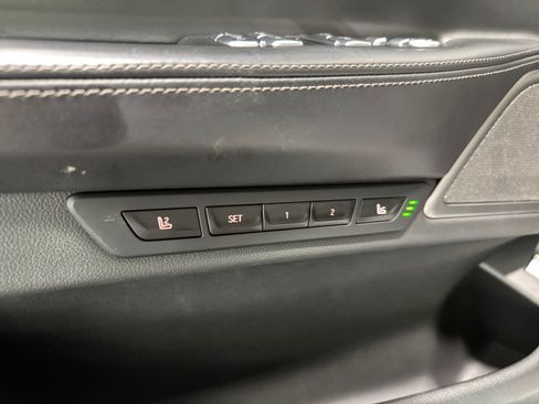 Used 2022 BMW 740i xDrive w/ M Sport Package AWD/4WD image 16