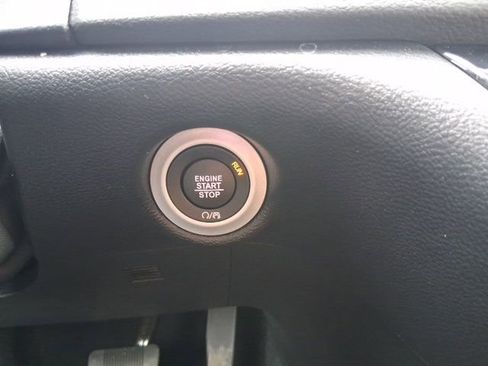 Used 2025 Chrysler Voyager LX image 25