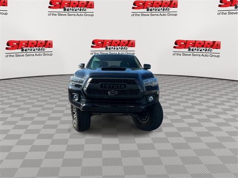 Used 2022 Toyota Tacoma TRD Sport w/ TRD Premium Sport Package image 4
