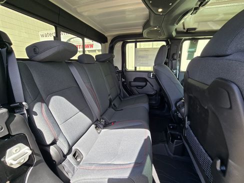 Used 2026 Jeep Gladiator Rubicon AWD/4WD image 13