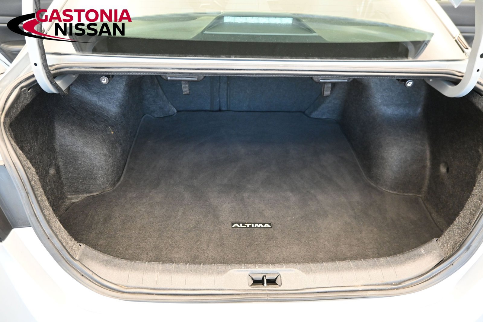 Used 2024 Nissan Altima 2.5 SV FWD image 11