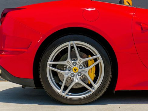 Used 2016 Ferrari California T RWD image 28