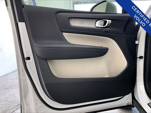 Used 2023 Volvo XC40 B4 Plus w/ Protection Package Premier image 23