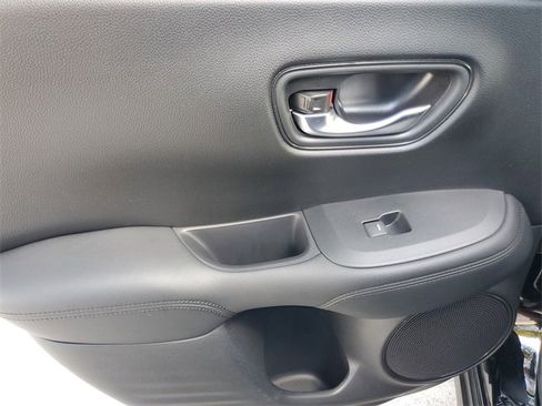 Used 2023 Honda HR-V LX image 12