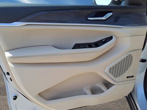 Used 2022 Jeep Grand Cherokee L Limited image 12