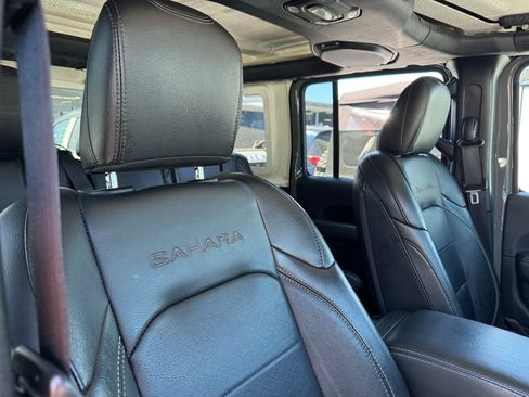 Used 2022 Jeep Wrangler Unlimited Sahara AWD/4WD image 18