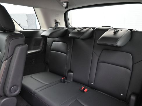 New 2026 Nissan Pathfinder Platinum FWD image 18