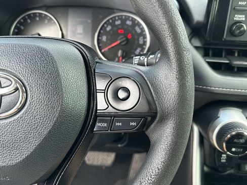 Used 2020 Toyota RAV4 XLE w/ Convenience Package FWD image 32
