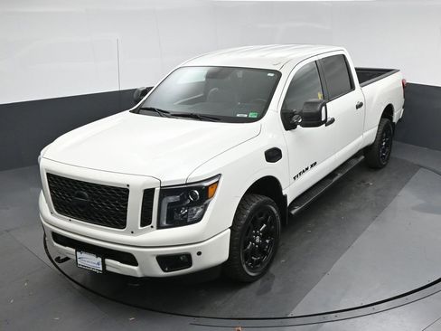 Used 2019 Nissan Titan SL w/ Midnight Edition image 65