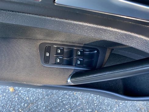 Used 2018 Volkswagen GTI SE FWD image 17