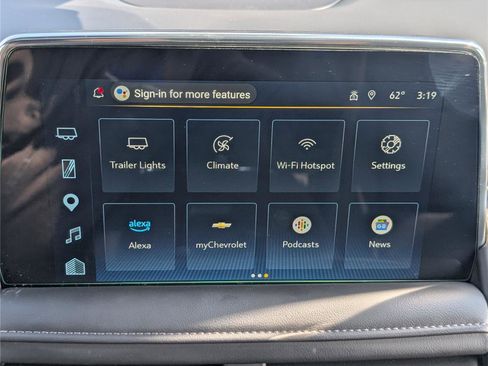 Used 2024 Chevrolet Suburban Z71 image 35