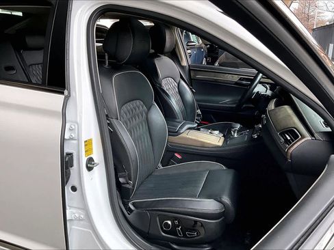 Used 2021 Genesis G90 3.3T Premium image 9