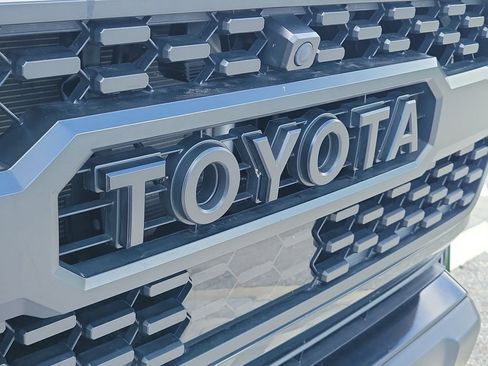 Used 2021 Toyota Tacoma TRD Off-Road w/ TRD Premium Off Road Package AWD/4WD image 9