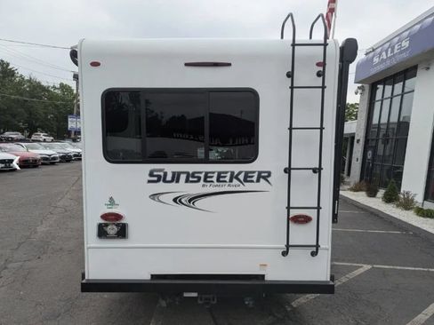 Used 2019 Chevrolet Express 4500 w/ RV Package RWD image 7