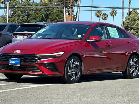 Certified 2025 Hyundai Elantra Limited FWD image 10