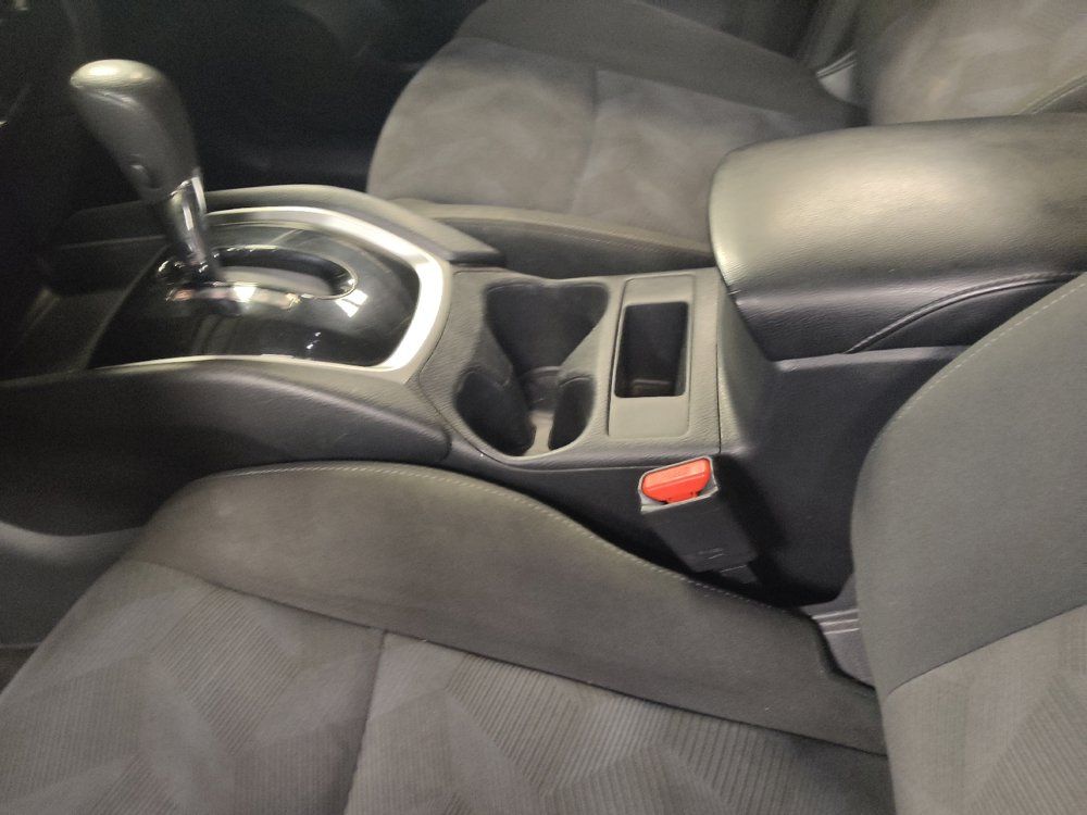 Used 2016 Nissan Rogue S FWD image 26