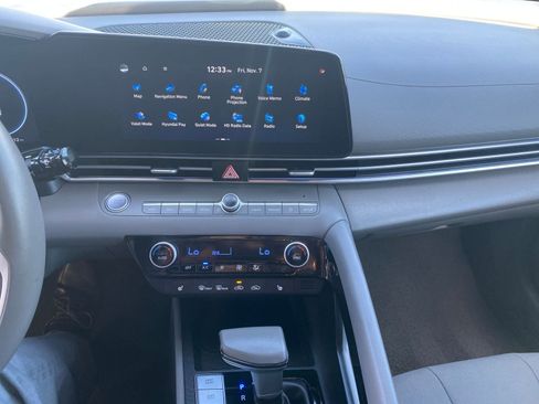 Used 2025 Hyundai Elantra SEL image 18