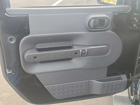 Used 2009 Jeep Wrangler Unlimited Sahara w/ Dual Top Group image 13