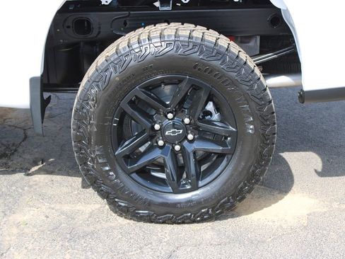 New 2026 Chevrolet Silverado 1500 Custom Trail Boss w/ LPO, Dark Essentials Package image 18