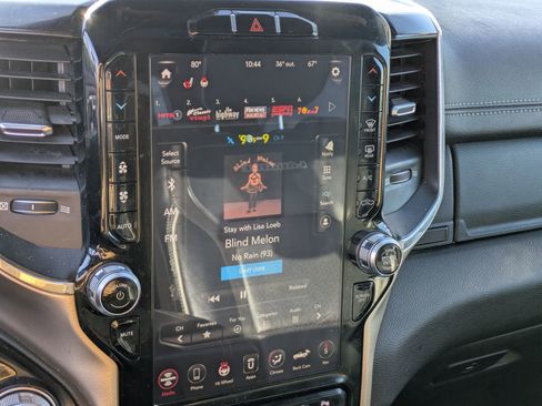 Used 2019 RAM 1500 Laramie image 19