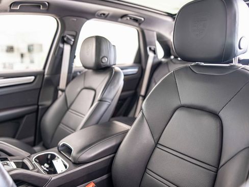 Used 2022 Porsche Cayenne S Platinum image 17