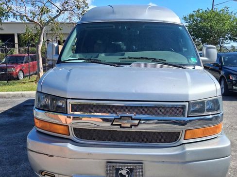 Used 2017 Chevrolet Express 2500 Extended RWD image 3