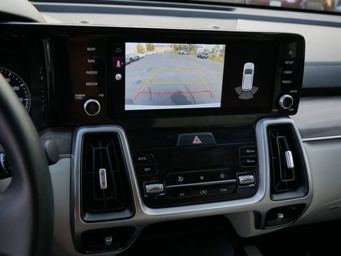 Used 2022 Kia Sorento EX w/ Panoramic Sunroof Package FWD image 21