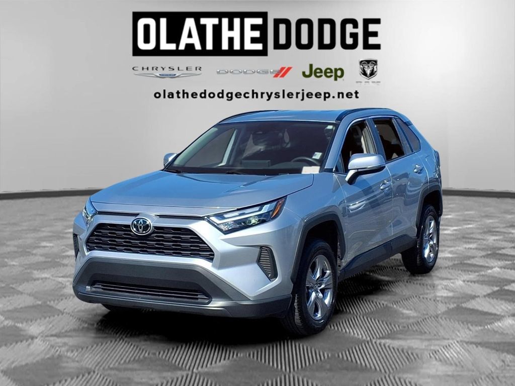 Used 2025 Toyota RAV4 XLE FWD image 1