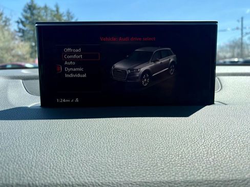 Used 2017 Audi Q7 3.0T Premium Plus w/ Premium Plus Package image 37