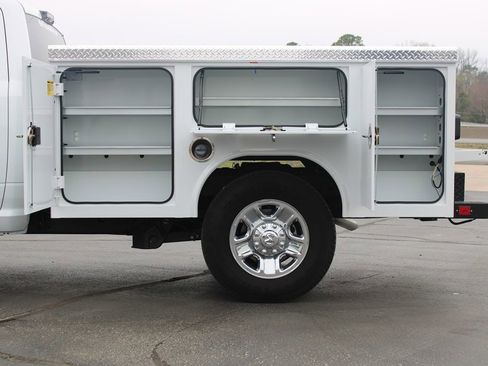 Used 2024 RAM 2500 Tradesman w/ Chrome Appearance Group image 8