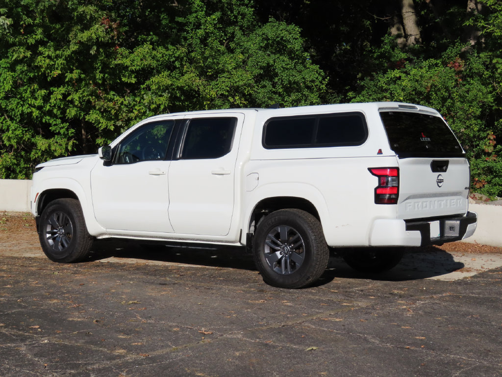 Used 2025 Nissan Frontier SV AWD/4WD image 6