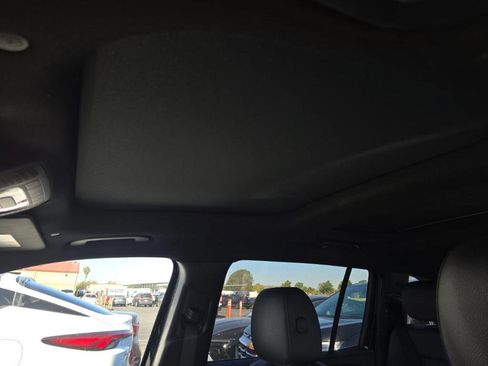 Used 2025 Mercedes-Benz GLB 250 4MATIC image 8