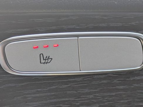 Used 2022 Mercedes-Benz GLC 300 4MATIC image 25