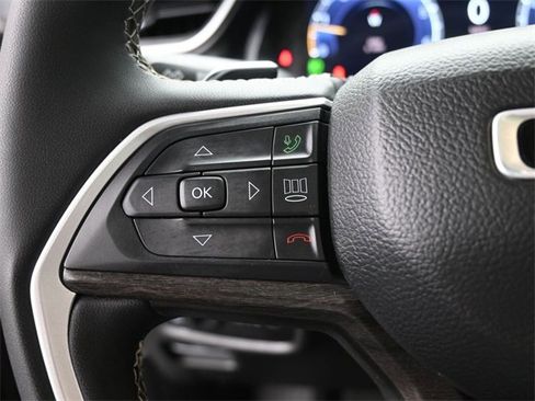 Used 2024 Jeep Grand Cherokee Limited w/ Black Appearance Package image 23