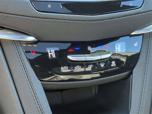 Used 2024 Cadillac XT6 Luxury w/ LPO, Floor Liner Package image 34