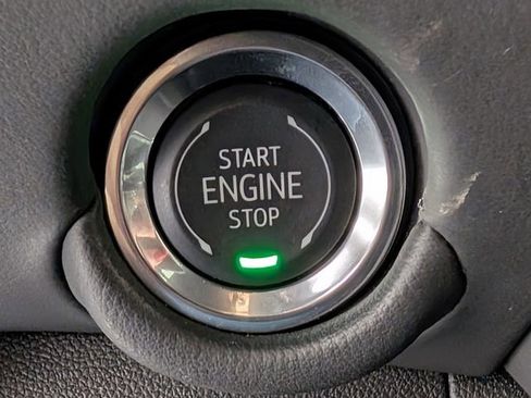 Used 2025 Chevrolet Suburban Z71 image 25