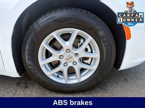 Used 2023 Chrysler Pacifica Touring-L FWD image 15