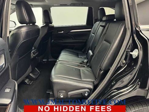 Used 2018 Toyota Highlander XLE image 15