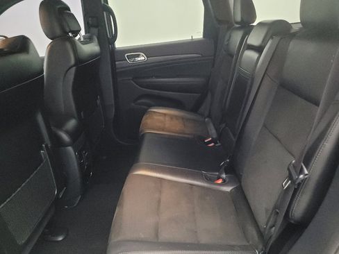 Used 2019 Jeep Grand Cherokee Laredo w/ Laredo X Package image 18