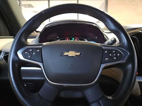 Used 2022 Chevrolet Traverse LT FWD image 40