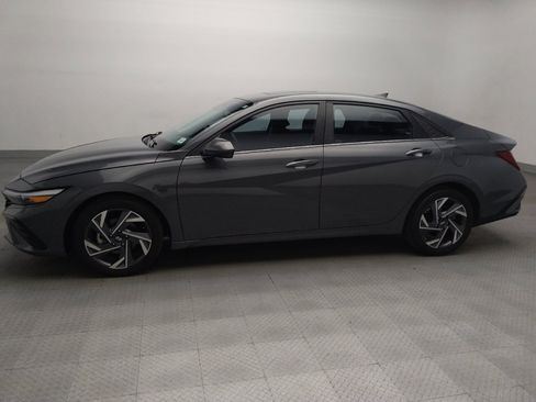 Used 2024 Hyundai Elantra SEL w/ Convenience Package FWD image 2