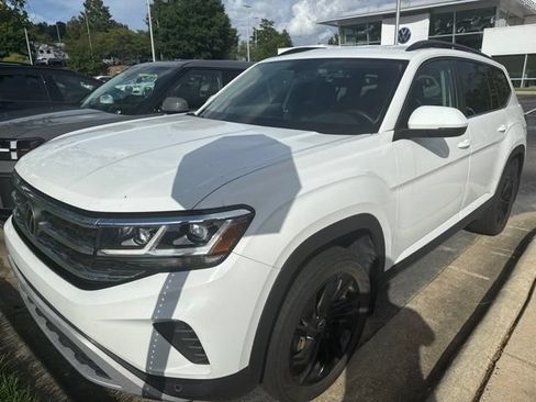 Used 2023 Volkswagen Atlas SE w/ Black Wheel Package AWD/4WD image 9